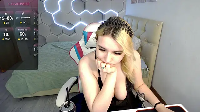 Snapshot of aliicemeow chatting on June 10, 2026, 5:30 am aliicemeow online show from June 10, 2026, 5:30 am