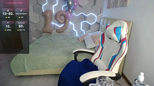 Snapshot of aliicemeow chatting on June 5, 2026, 7:03 am aliicemeow online show from June 5, 2026, 7:03 am
