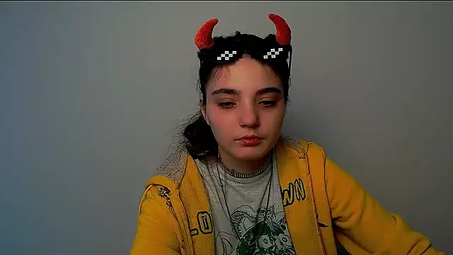 Snapshot of Sun_Shine__ chatting on October 12, 2025, 1:34 pm Sun Shine online show from October 12, 2025, 1:34 pm