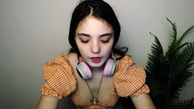 Snapshot of Sun_Shine__ chatting on November 30, 2025, 11:16 pm Sun Shine online show from November 30, 2025, 11:16 pm