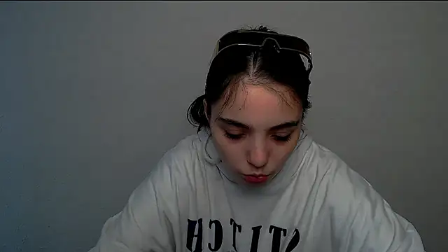 Snapshot of Sun_Shine__ chatting on November 1, 2025, 9:03 am Sun Shine online show from November 1, 2025, 9:03 am