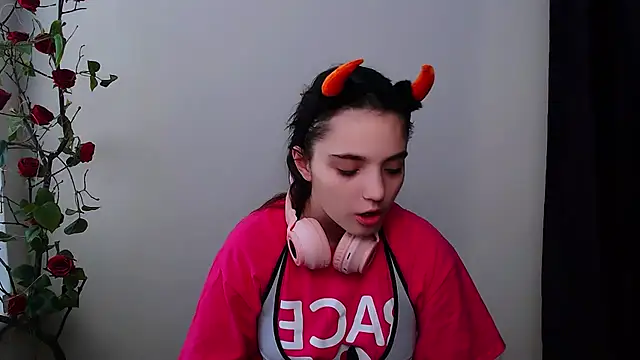 Snapshot of Sun_Shine__ chatting on November 23, 2025, 11:20 am Sun Shine online show from November 23, 2025, 11:20 am