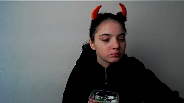 Snapshot of Sun_Shine__ chatting on October 9, 2025, 10:27 am Sun Shine online show from October 9, 2025, 10:27 am