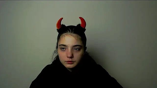 Snapshot of Sun_Shine__ chatting on October 16, 2025, 9:56 pm Sun Shine online show from October 16, 2025, 9:56 pm