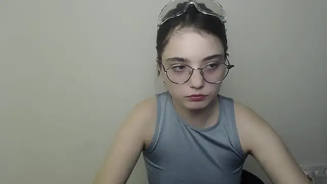 Snapshot of Sun_Shine__ chatting on August 3, 2026, 9:31 pm Sun Shine online show from August 3, 2026, 9:31 pm