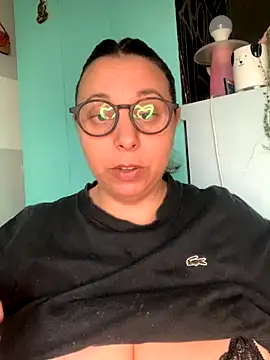 Snapshot of LupeLok chatting on October 17, 2025, 8:54 pm LupeLok online show from October 17, 2025, 8:54 pm