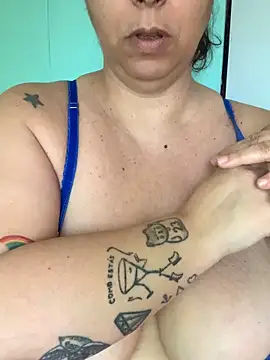 Snapshot of LupeLok chatting on October 7, 2025, 3:57 pm LupeLok online show from October 7, 2025, 3:57 pm