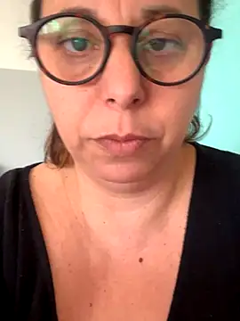 Snapshot of LupeLok chatting on October 20, 2025, 4:07 pm LupeLok online show from October 20, 2025, 4:07 pm