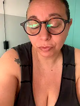 Snapshot of LupeLok chatting on November 3, 2025, 3:15 pm LupeLok online show from November 3, 2025, 3:15 pm