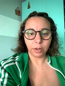 Snapshot of LupeLok chatting on November 7, 2025, 4:33 pm LupeLok online show from November 7, 2025, 4:33 pm