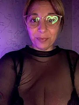 Snapshot of LupeLok chatting on December 16, 2025, 11:42 pm LupeLok online show from December 16, 2025, 11:42 pm