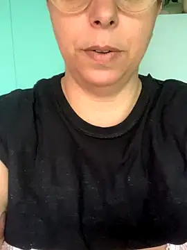 Snapshot of LupeLok chatting on November 29, 2025, 5:13 pm LupeLok online show from November 29, 2025, 5:13 pm