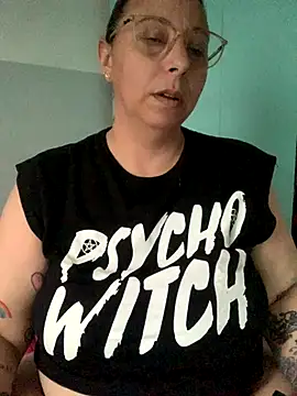 Snapshot of LupeLok chatting on November 27, 2025, 6:08 pm LupeLok online show from November 27, 2025, 6:08 pm