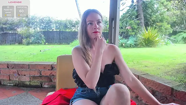 Angiehuston1 online show from May 4, 2026, 1:58 pm