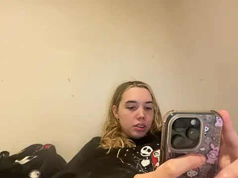 Snapshot of violetcutie chatting on September 27, 2025, 7:20 pm violetcutie online show from September 27, 2025, 7:20 pm