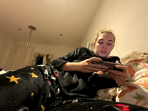 Snapshot of violetcutie chatting on October 5, 2025, 7:04 pm violetcutie online show from October 5, 2025, 7:04 pm