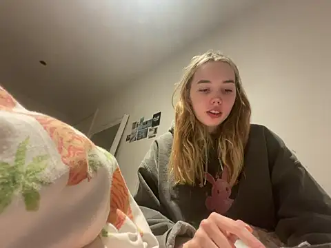 Snapshot of violetcutie chatting on September 20, 2025, 10:04 pm violetcutie online show from September 20, 2025, 10:04 pm