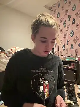 Snapshot of violetcutie chatting on October 1, 2025, 11:30 pm violetcutie online show from October 1, 2025, 11:30 pm