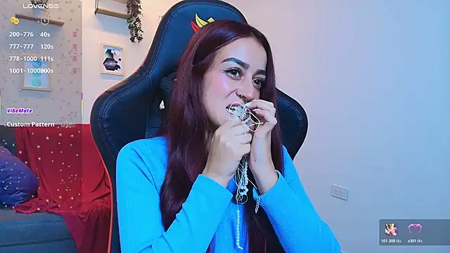 Snapshot of ViolethRosse chatting on November 13, 2025, 9:08 pm ViolethRosse online show from November 13, 2025, 9:08 pm