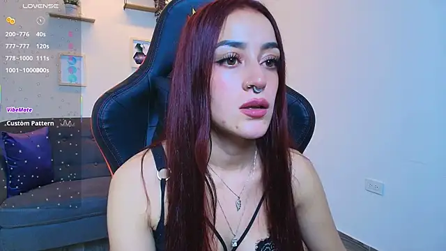 Snapshot of ViolethRosse chatting on December 2, 2025, 9:49 pm ViolethRosse online show from December 2, 2025, 9:49 pm