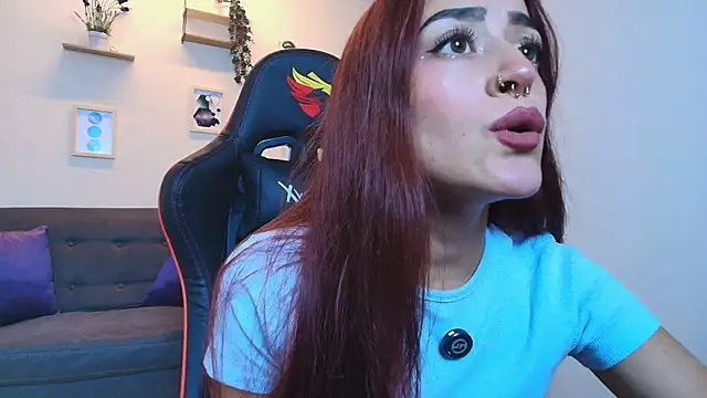 Snapshot of ViolethRosse chatting on November 4, 2025, 8:34 pm ViolethRosse online show from November 4, 2025, 8:34 pm