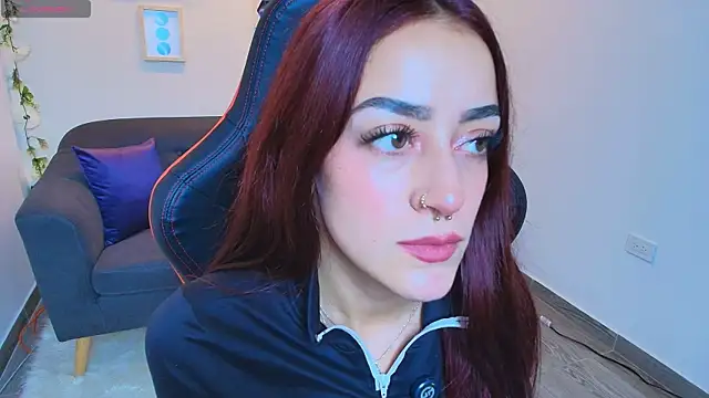 Snapshot of ViolethRosse chatting on November 21, 2025, 8:19 pm ViolethRosse online show from November 21, 2025, 8:19 pm