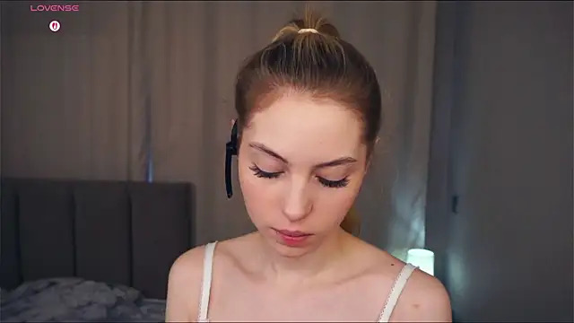 Snapshot of VeronaBench chatting on November 18, 2025, 8:28 am VeronaBench online show from November 18, 2025, 8:28 am