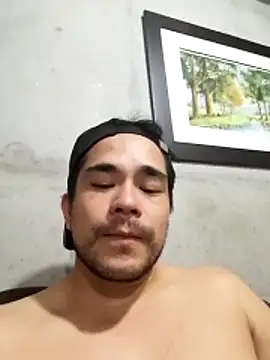 Snapshot of LevelUpL0ver chatting on April 4, 2026, 3:24 am LevelUpL0ver online show from April 4, 2026, 3:24 am