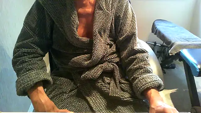 Snapshot of rogpb chatting on October 15, 2025, 8:11 am rogpb online show from October 15, 2025, 8:11 am