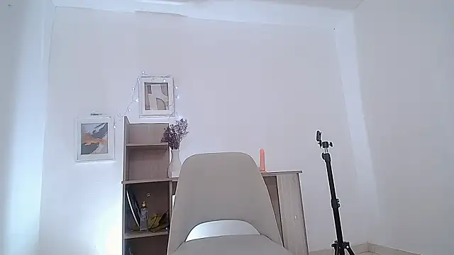 Iris jackson  online show from October 3, 2025, 1:56 pm