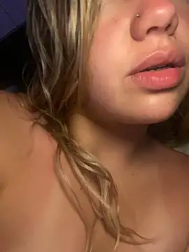 MissCat  online show from October 19, 2025, 4:04 am