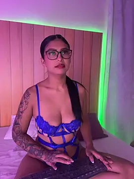 Snapshot of daphnevans chatting on October 9, 2025, 3:40 am daphnevans online show from October 9, 2025, 3:40 am