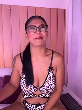 Snapshot of daphnevans chatting on October 18, 2025, 3:52 am daphnevans online show from October 18, 2025, 3:52 am