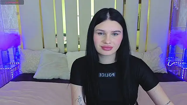 Snapshot of Neyla_Charm chatting on November 9, 2025, 2:21 pm Neyla Charm online show from November 9, 2025, 2:21 pm