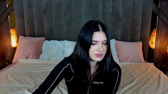 Snapshot of Neyla_Charm chatting on October 10, 2025, 5:41 am Neyla Charm online show from October 10, 2025, 5:41 am