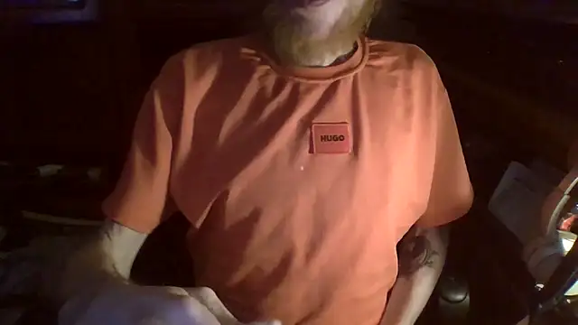 zipman92 online show from December 15, 2025, 6:14 pm