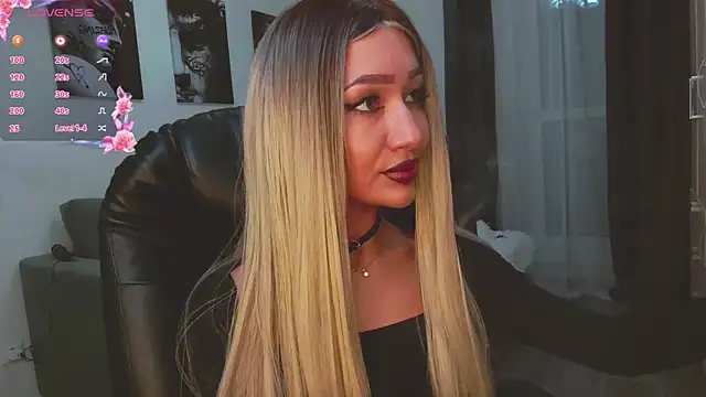 Snapshot of Lisa_Shultz chatting on November 24, 2025, 1:44 pm Lisa Shultz online show from November 24, 2025, 1:44 pm