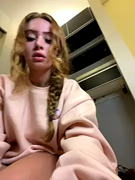 Snapshot of TwiceAsTempting chatting on December 15, 2025, 11:27 am TwiceAsTempting online show from December 15, 2025, 11:27 am