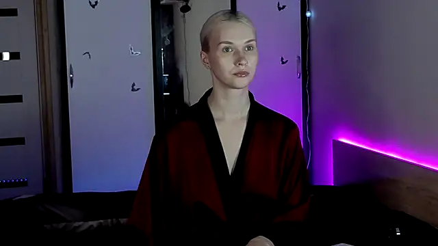 HitchcocianBlonde online show from October 24, 2025, 6:07 pm