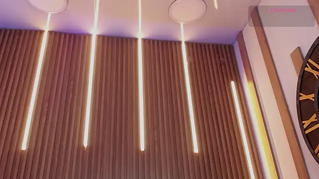 MylaDreams online show from December 19, 2025, 3:43 am