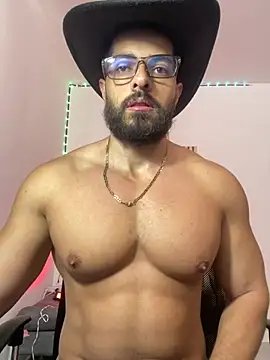 Snapshot of magnumchris chatting on June 13, 2026, 5:33 pm magnumchris online show from June 13, 2026, 5:33 pm