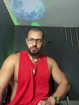 Snapshot of magnumchris chatting on August 5, 2026, 7:52 pm magnumchris online show from August 5, 2026, 7:52 pm