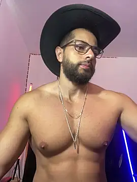 Snapshot of magnumchris chatting on June 15, 2026, 4:39 pm magnumchris online show from June 15, 2026, 4:39 pm