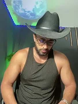 Snapshot of magnumchris chatting on July 31, 2026, 10:40 pm magnumchris online show from July 31, 2026, 10:40 pm