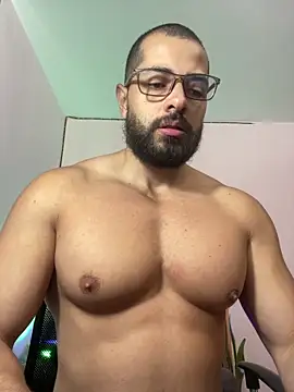 Snapshot of magnumchris chatting on June 8, 2026, 4:07 pm magnumchris online show from June 8, 2026, 4:07 pm