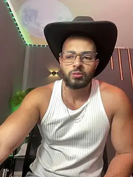 Snapshot of magnumchris chatting on August 1, 2026, 8:51 pm magnumchris online show from August 1, 2026, 8:51 pm