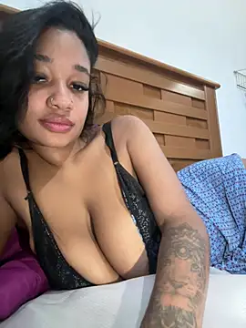 hillarymoreninha online show from March 24, 2026, 3:56 pm