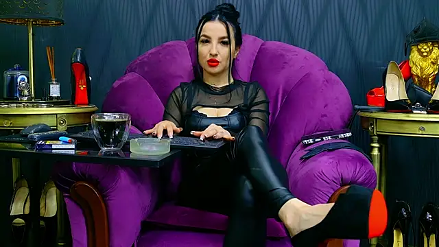 VivianReeve online show from June 13, 2026, 12:14 pm