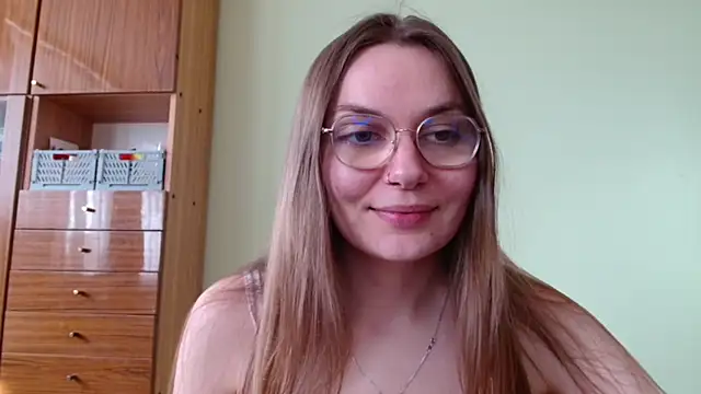 Snapshot of LooveELLYx chatting on May 22, 2026, 2:26 pm LooveELLYx online show from May 22, 2026, 2:26 pm