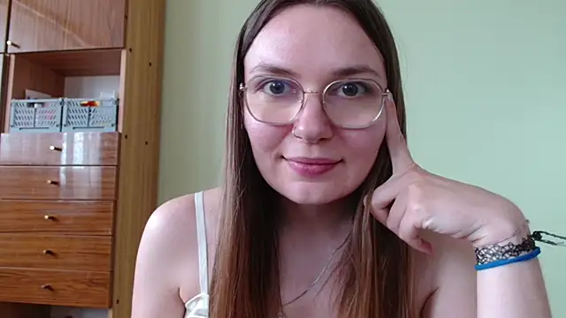 Snapshot of LooveELLYx chatting on June 3, 2026, 2:33 pm LooveELLYx online show from June 3, 2026, 2:33 pm